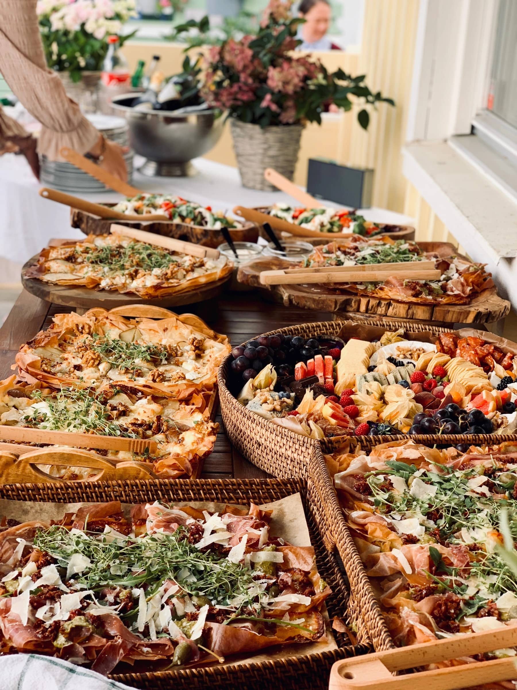 Serveringsinspiration med generösa bufféfat